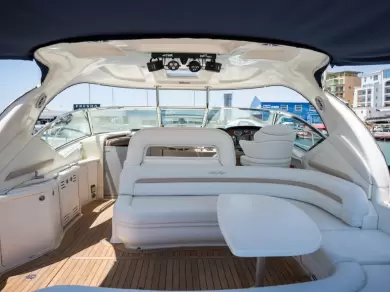 Bareboat Rental Motorboat Sea Ray with a boat licence