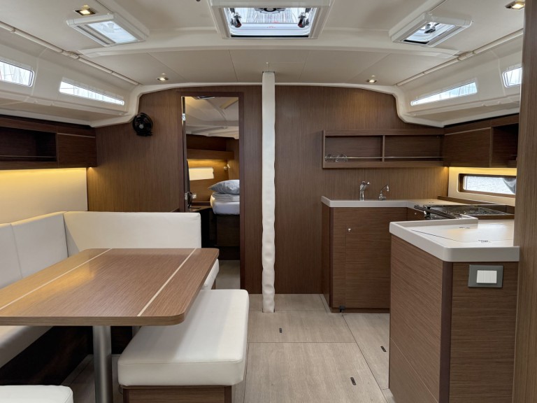 Bareboat Rental Sailboat Bénéteau with a boat licence