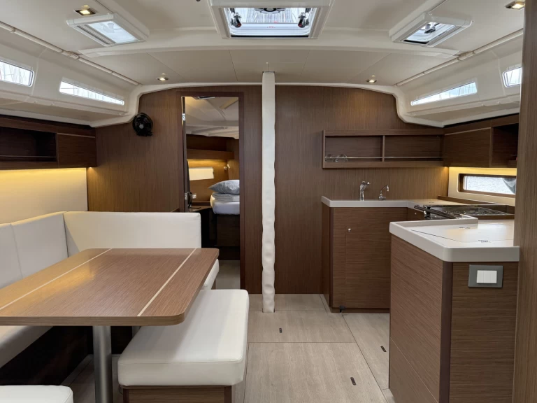 Bareboat Rental Sailboat Bénéteau with a boat licence