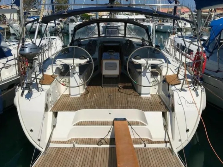 Rent a Bavaria Cruiser 45 Lefkáda