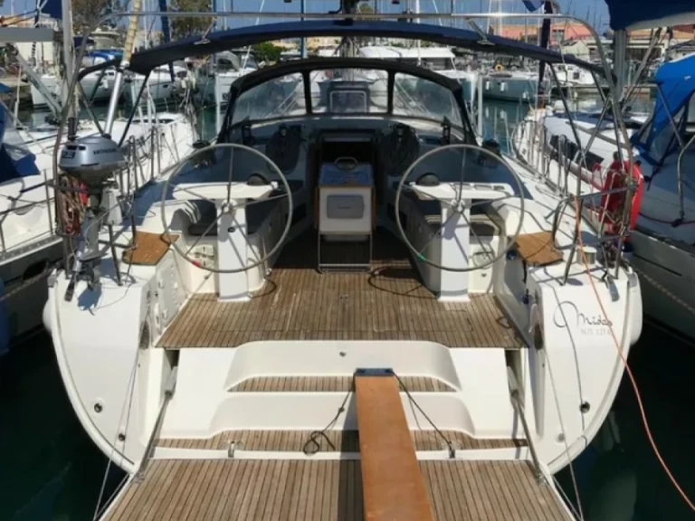 Rent a Bavaria Cruiser 45 Lefkáda