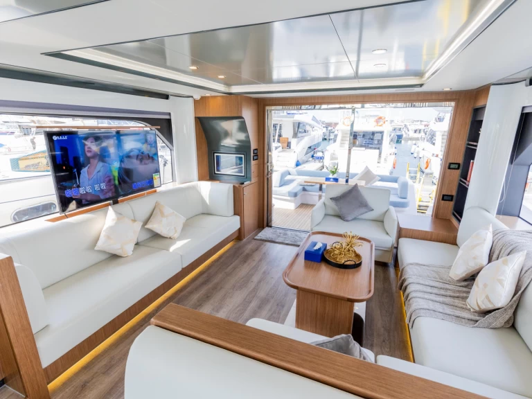 Yacht charter Dubai Marina cheap 1