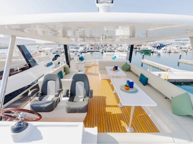 Luxury Yacht rental with or without captain Gala Dubai Marina