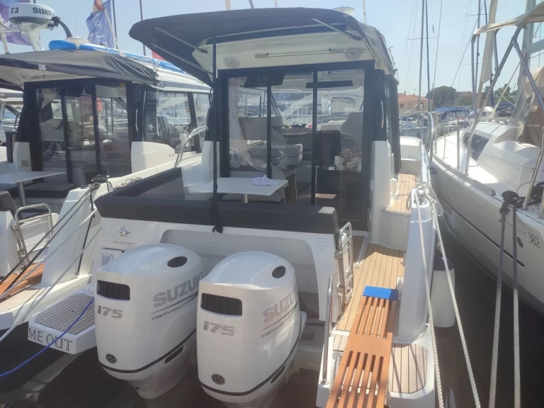 Bareboat Rental Motorboat Jeanneau with a boat licence