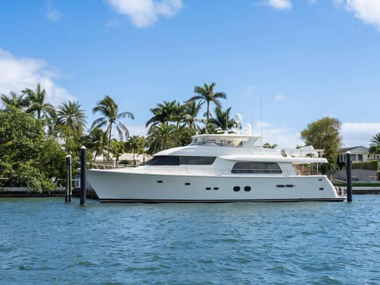 Bareboat Rental Luxury Yacht Pacific Mariner with a boat licence
