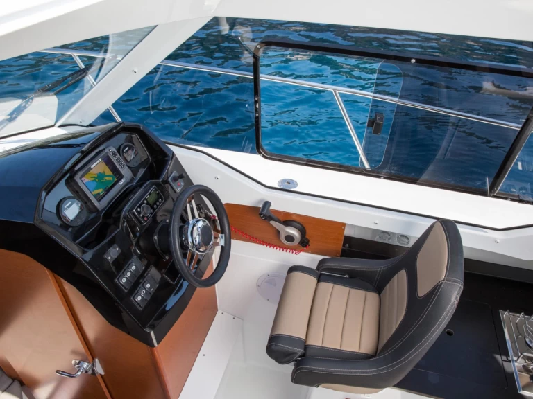 Bareboat Rental Motorboat Jeanneau with a boat licence