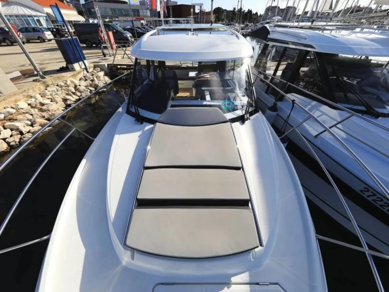 Motorboat rental with or without captain Jeanneau Biograd na Moru