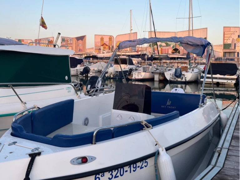 Bareboat Rental Motorboat Bey Yacht with a boat licence