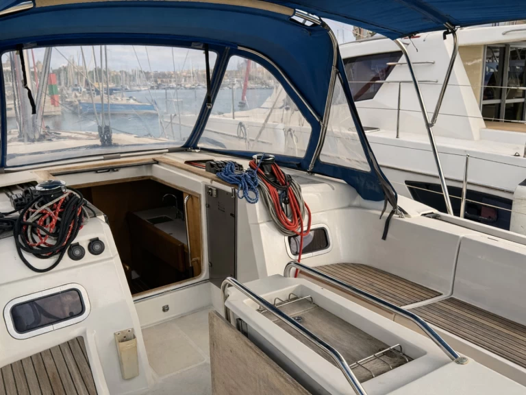 Boat rental Jeanneau Sun Odyssey 469 in Palma de Mallorca on Samboat
