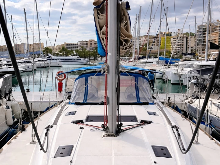 Bareboat Rental Sailboat Jeanneau with a boat licence