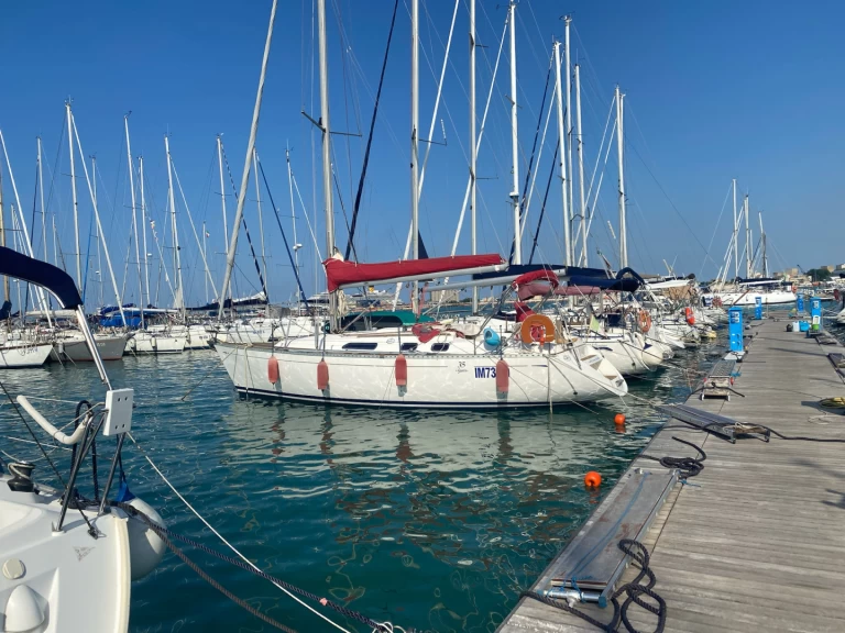 Dufour Dufour 35 Classic charter bareboat or captained in  Bari