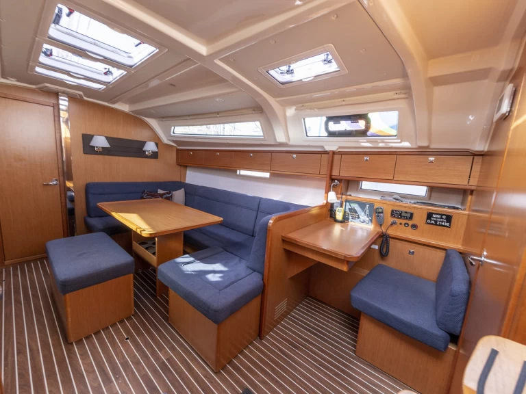 Rent a Bavaria Bavaria 41 Cruiser Kalkara