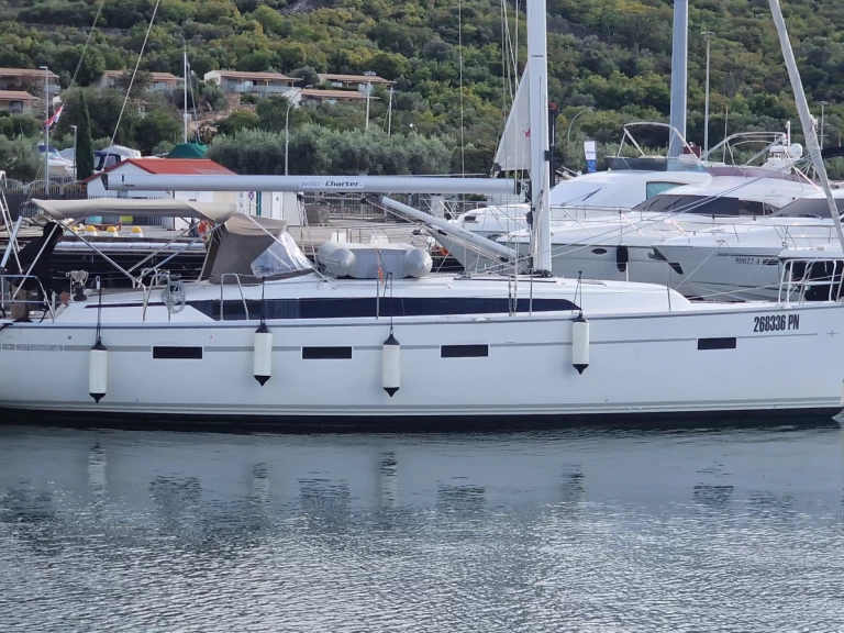 Boat rental Bavaria Cruiser 41 in Punat on Samboat