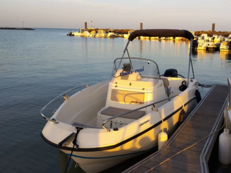 Bareboat Rental Motorboat Quicksilver with a boat licence