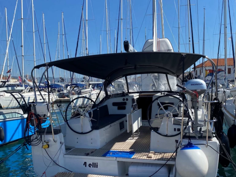 Jeanneau Sun Odyssey 380 in Palma de Mallorca on SamBoat