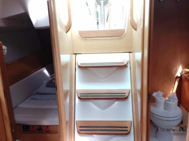 Sailboat rental in Gouvia - Jeanneau Sun Odyssey 33i