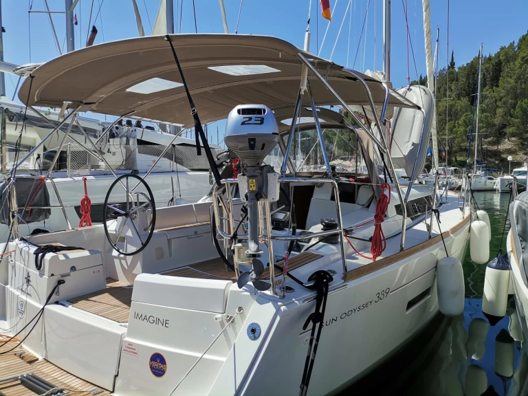 Boat rental Jeanneau Sun Odyssey 389 in Gouvia on Samboat