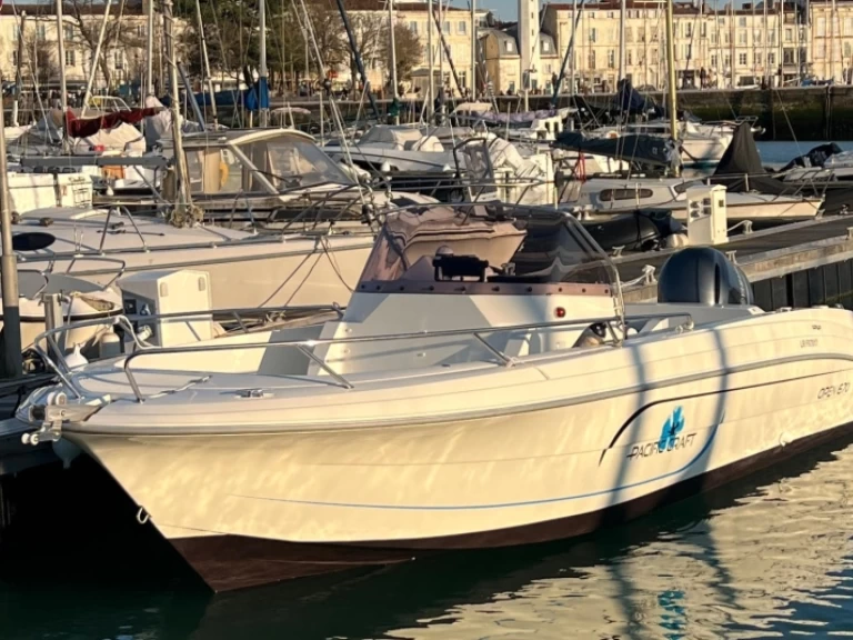 Motorboat for rent La Flotte at the best price