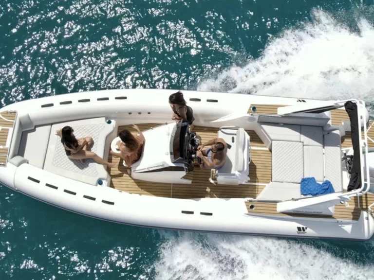 Yacht charter La Flotte cheap 850