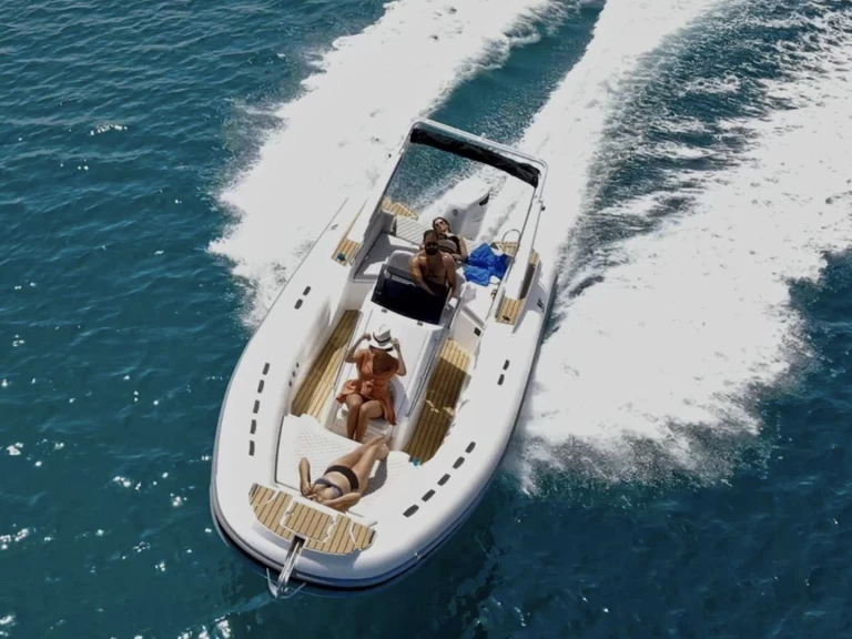 RIB rental in La Flotte - Tiger 850