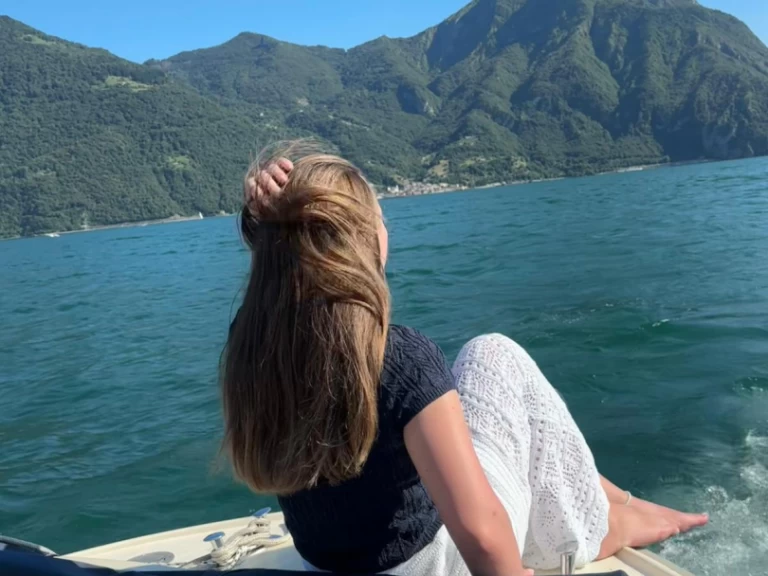 Motorboat for rent Lovere at the best price