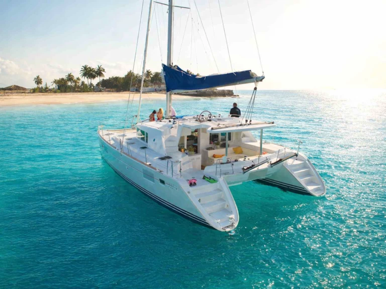 Rent a Lagoon Lagoon 440 Es Jondal