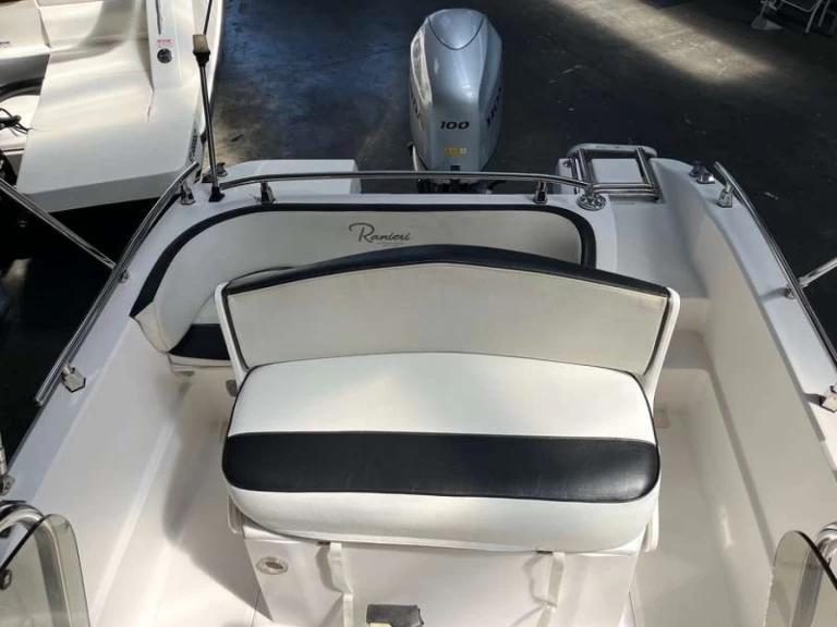 Yacht charter Gruissan cheap Voyager 18 S