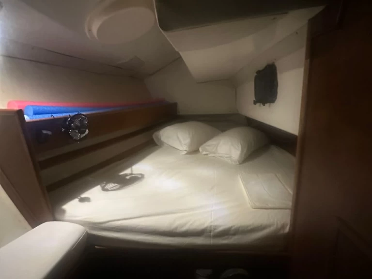 Yacht charter Athens cheap Apollo 12