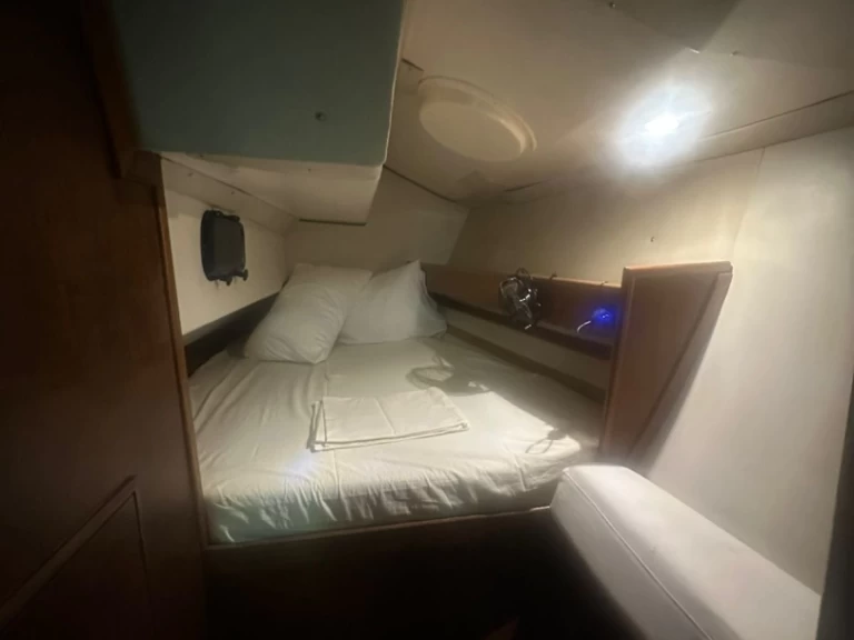 Boat rental Dromor Apollo 12 in Athens on Samboat