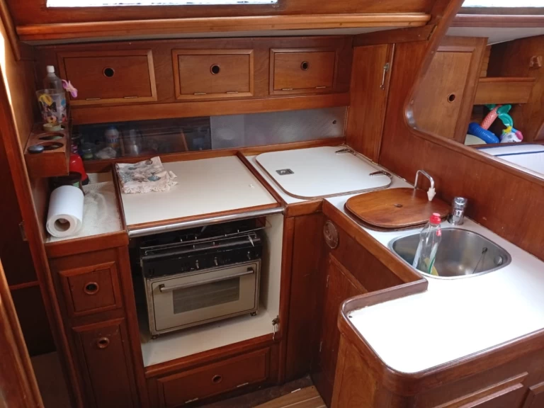 Boat rental Dromor Apollo 12 in Athens on Samboat