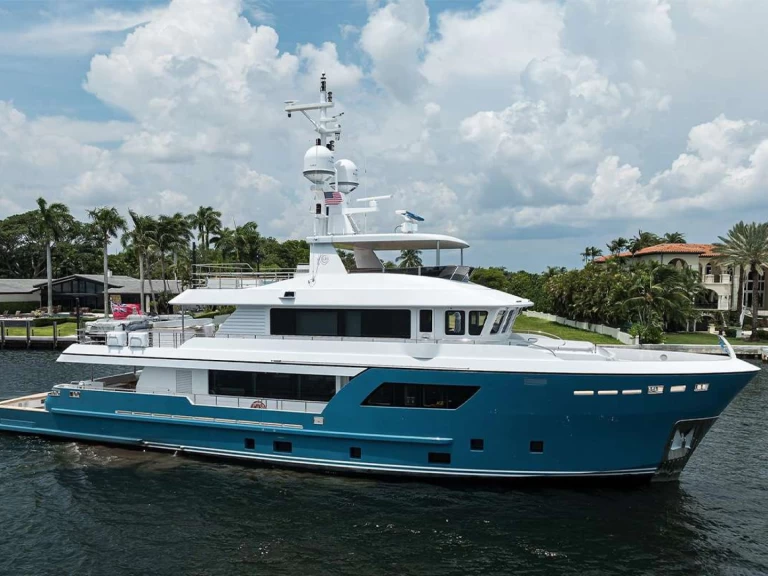 Luxury Yacht rental with or without captain Cantiere delle Marche Bahamas