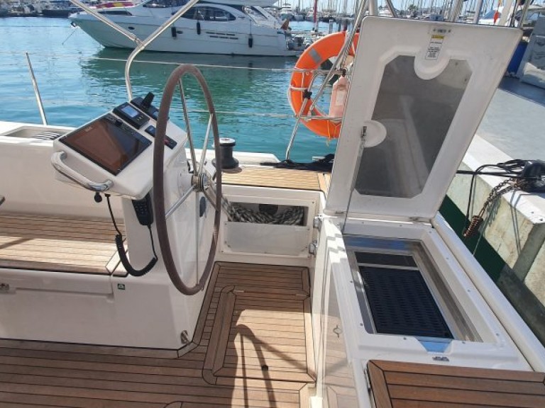 Sailboat for rent Cala d'Or at the best price