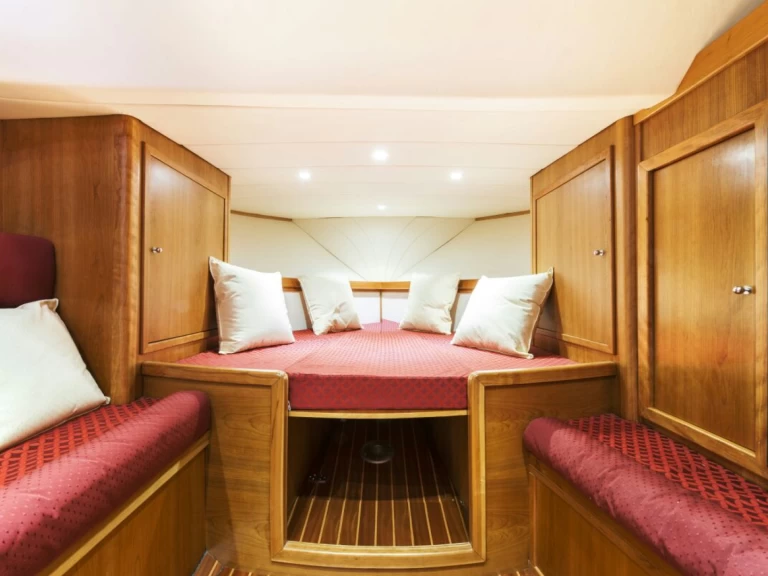 Jeranto Gozzo 30C in Positano on SamBoat