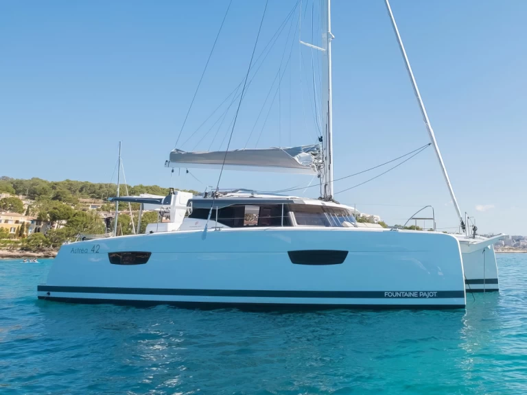 Fountaine Pajot Astrea 42 in Heraklion Port on SamBoat