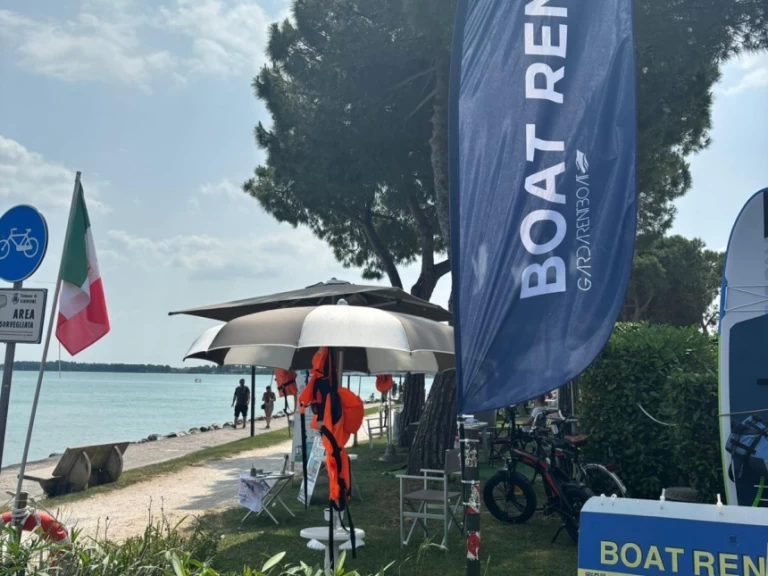 Motorboat for rent Sirmione at the best price