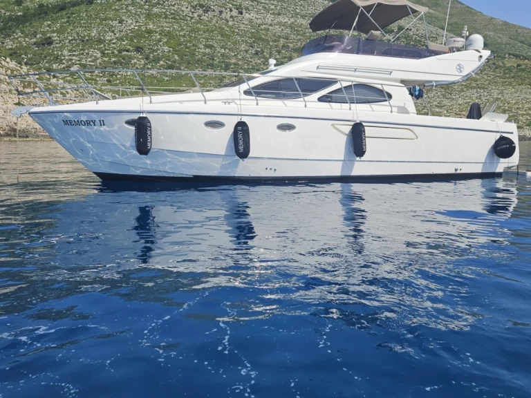 Bareboat Rental Motorboat CARNEVALLI with a boat licence