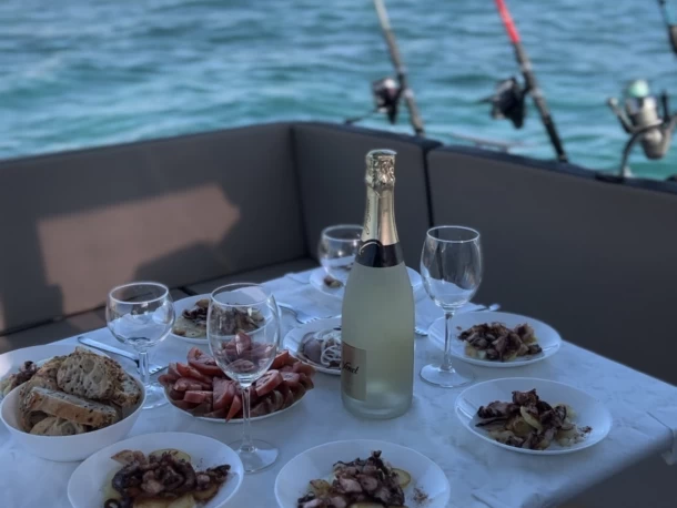 Rent a Jeanneau Merry Fisher 895 Port of Alicante