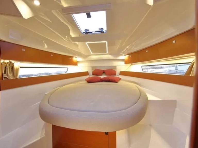 Motorboat rental in Port of Alicante - Jeanneau Merry Fisher 895