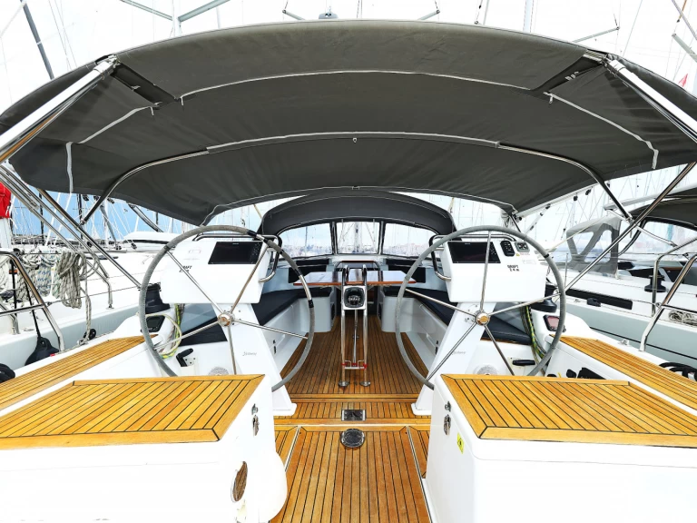 Bareboat Rental Sailboat Hanse with a boat licence