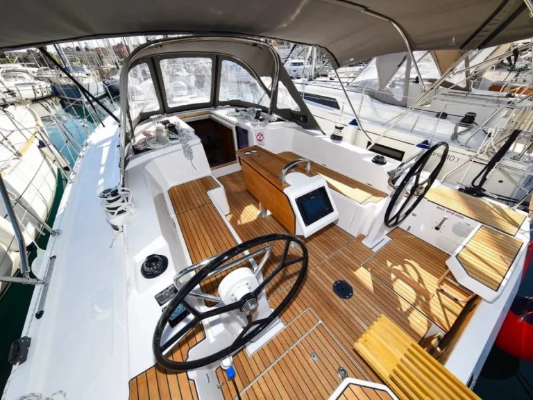 Boat rental Bavaria Bavaria C38 in Zadar on Samboat