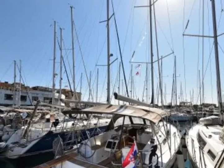 Rent a Bavaria Cruiser 37 Zadar