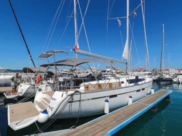 Bareboat Rental Sailboat Bavaria with a boat licence