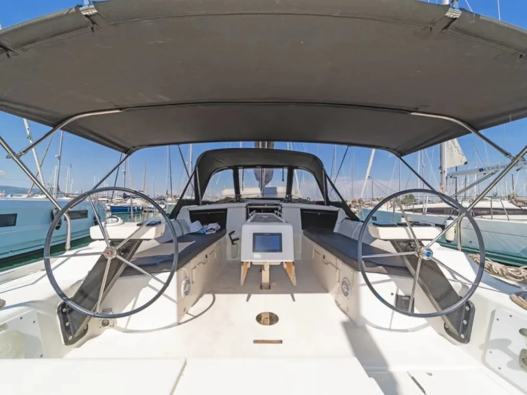 Rent a Dufour Dufour 430 Ávdira