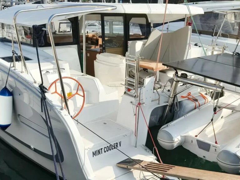 Yacht charter Pula cheap Excess 11