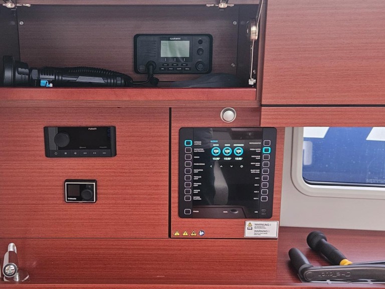 Bareboat Rental Sailboat Hanse with a boat licence