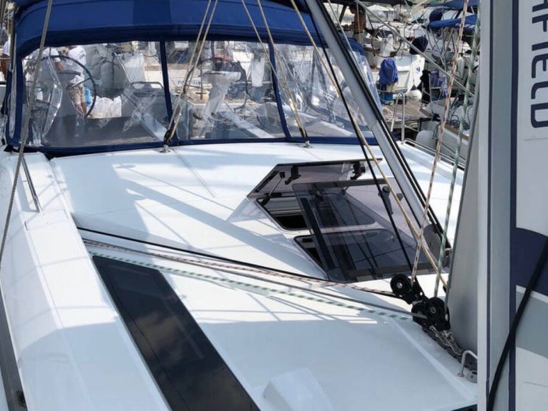 Sailboat for rent Alimos at the best price