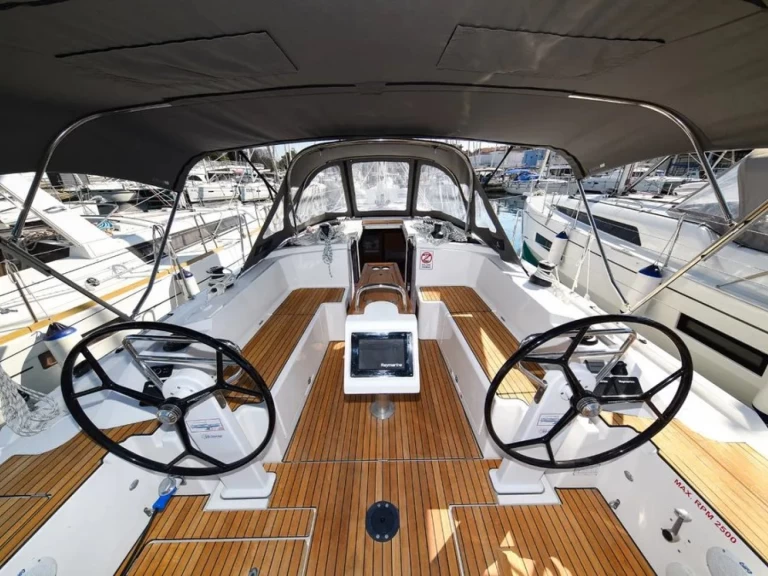 Bareboat Rental Sailboat Bavaria with a boat licence