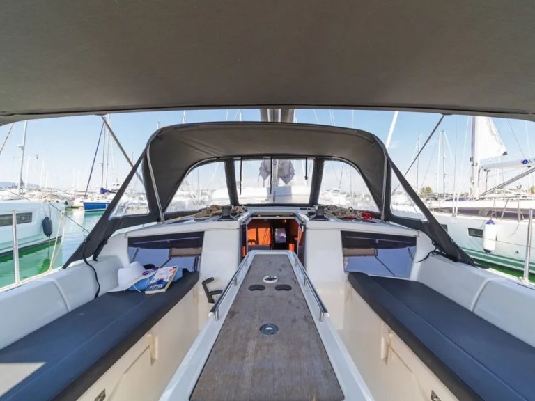 Sailboat rental in Ávdira - Dufour Dufour 430