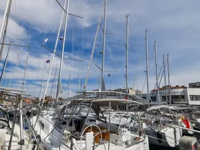 Sailboat rental with or without captain Bénéteau Zadar