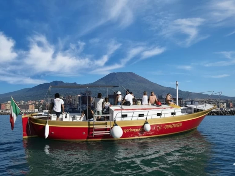 Motorboat rental with or without captain Gozzo Porto di Torre del Greco